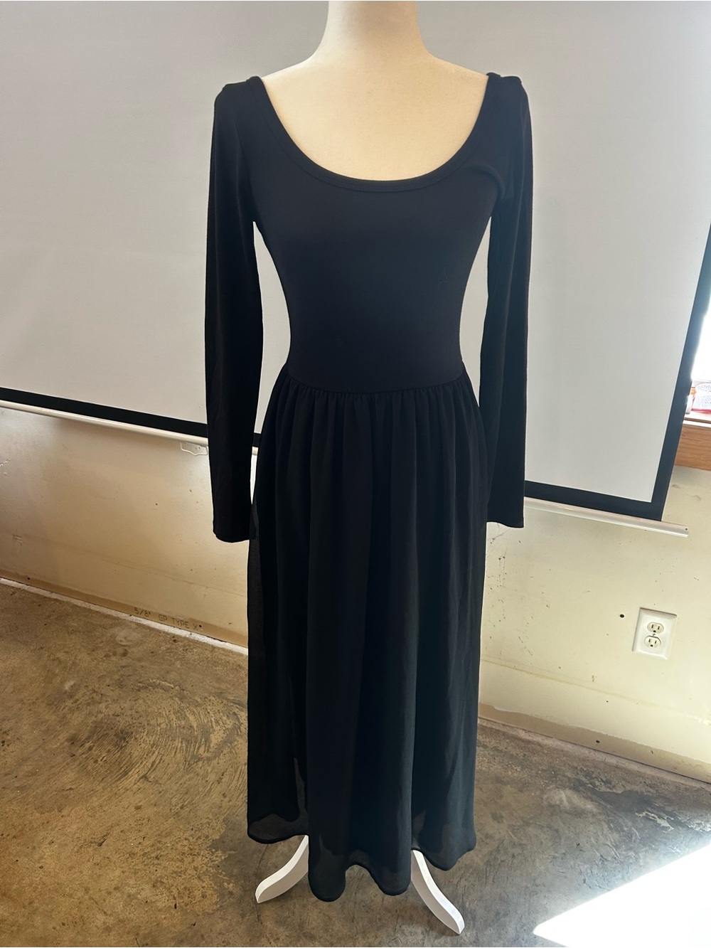 GAP Black Long Sleeve Scoop Neck Maxi Dress